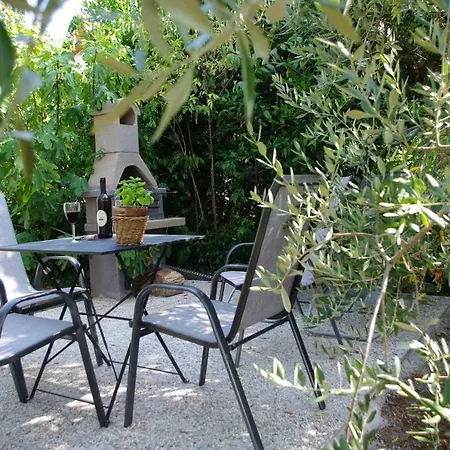 Krasen Kras 게스트하우스 Komen