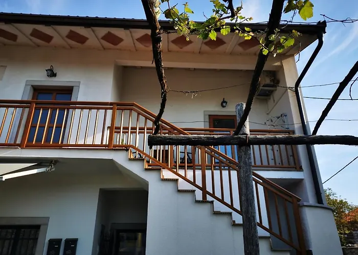 Krasen Kras بيت ضيافة 3*